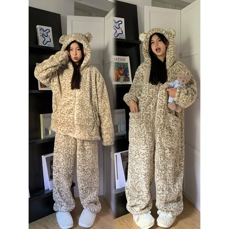 【冬季加厚】韩版豹纹连帽珊瑚绒睡衣女款加绒保暖一体式家居服套装