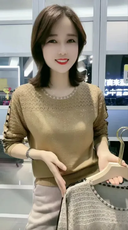 秋季女新款显瘦洋气穿搭妈妈装烫钻针织打底衫长袖宽松百搭气质