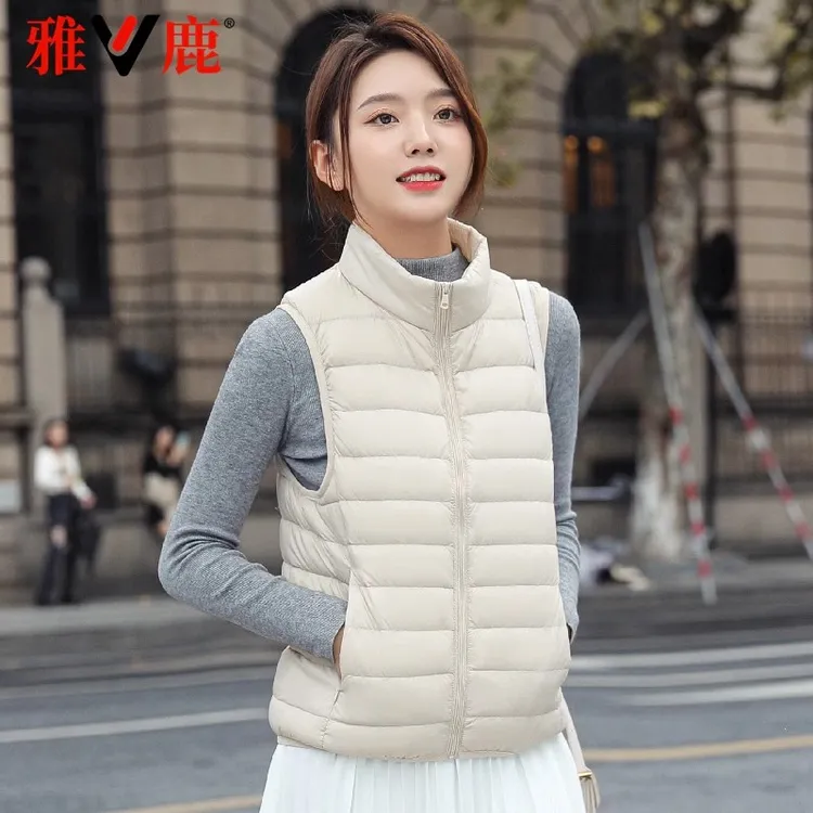 雅鹿轻薄羽绒背心女时尚修身90白鸭绒休闲短款轻便薄款秋冬潮马甲