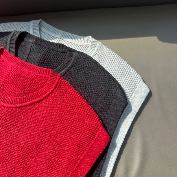 气质披肩斜肩设计百搭纯色针织马甲休闲黑色秋冬款