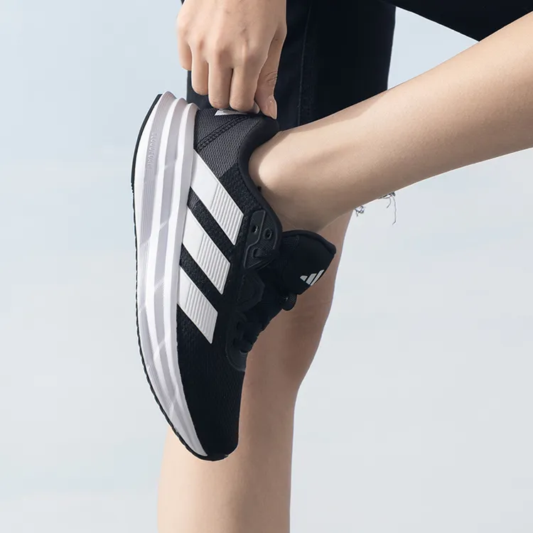 阿迪达斯女鞋夏季新款运动鞋透气户外轻便耐磨休闲健身训练跑步鞋