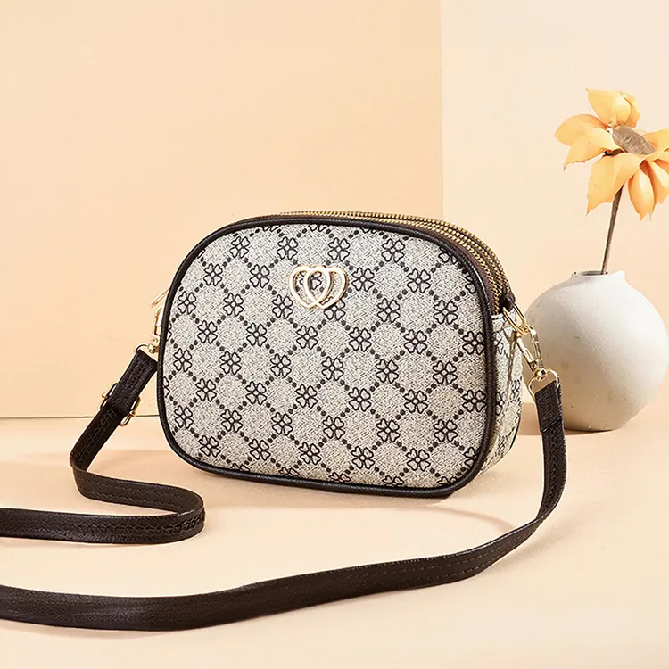 小包包女斜挎包单肩包轻奢小众洋气百搭女款休闲外出小挎包女包