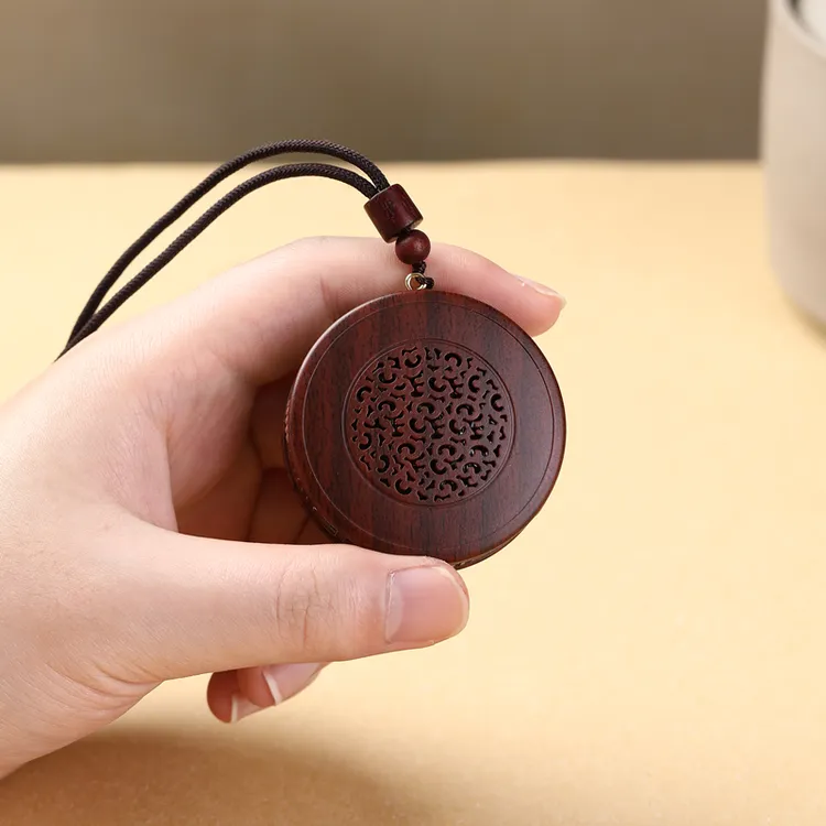 小巧迷你挂件音乐机随身听挂脖便携式插卡播放器内置33首歌曲 X8L