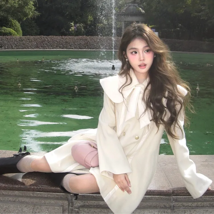 富家千金气质斗篷毛呢外套2024秋季爆款高端超好看法式娃娃领上衣