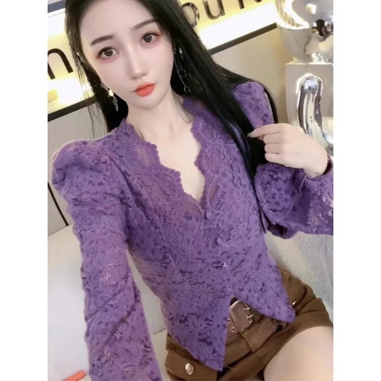 性感V领镂空长袖蕾丝衫女秋季新款修身显瘦法式高级感泡泡袖上衣