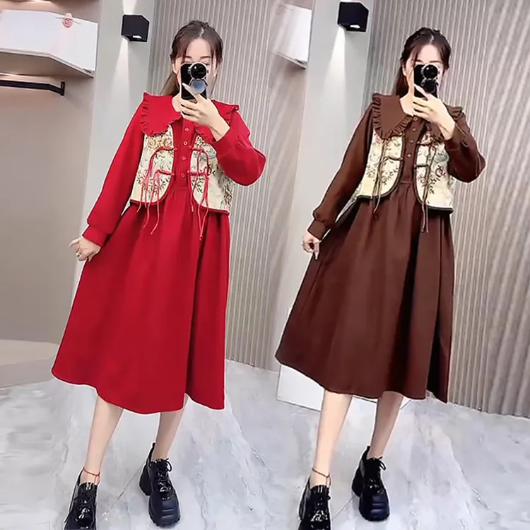2025秋冬时尚重工大码胖MM显瘦娃娃领连衣裙复古盘扣马甲两件套装