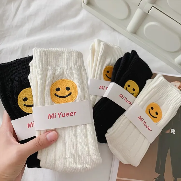 【港维斯】四季黑白笑脸袜子女中筒袜韩版棉 潮可爱日系时尚堆堆袜