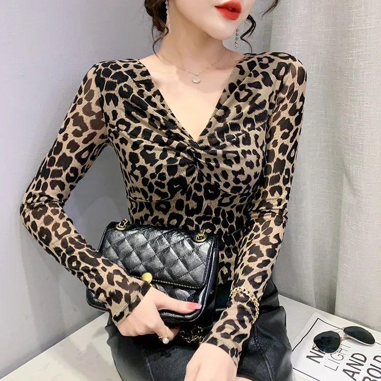 2025年春秋季新款v领修身长袖网纱T恤套头内搭显瘦交叉打底上衣女
