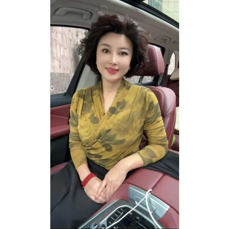 v领印花弹力修身褶皱长袖2025年秋季新款小衫进口网纱休闲上衣潮 