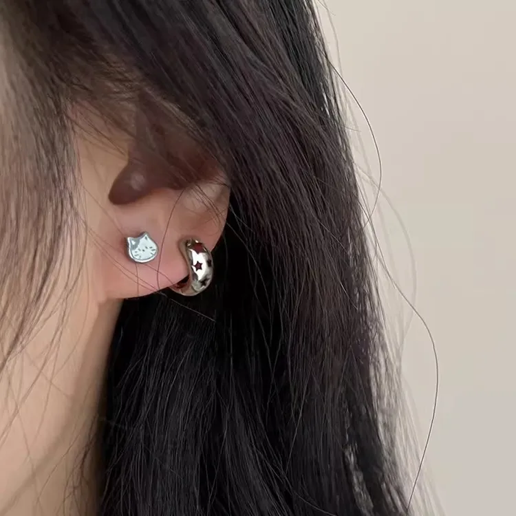 钛钢耳饰 「喵星人」白色滴釉小猫耳骨钉高级感时尚镂空星星耳扣女