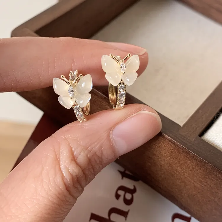 铜合金耳饰 轻奢超闪蝴蝶耳钉耳扣2024新款小众设计耳环耳饰耳圈