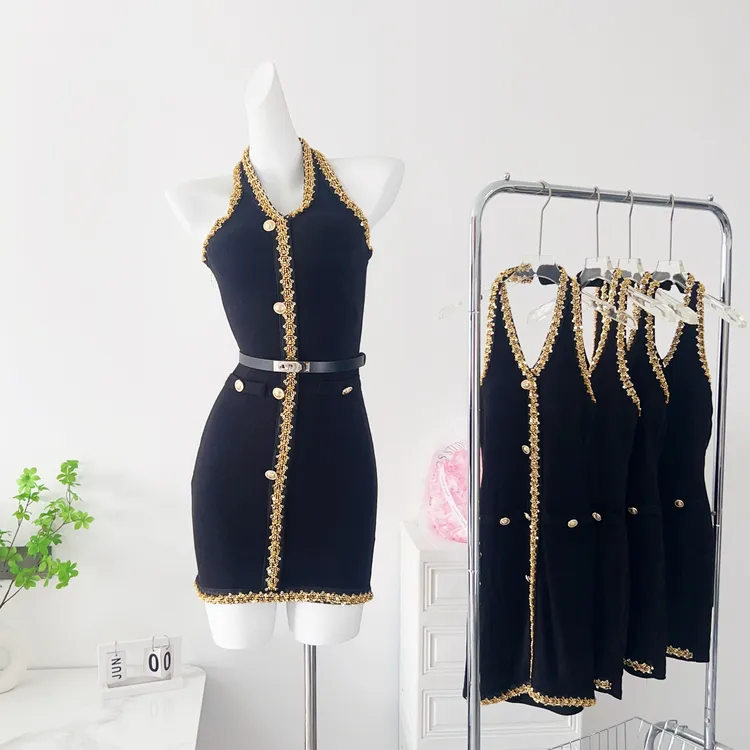 小黑裙挂脖裙子2024新款千金风黑色吊带连衣裙ZC60