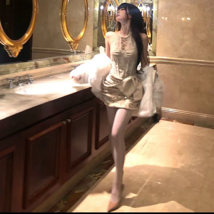 千金风高级感年会套装女秋冬收腰挂脖上衣包臀短裙ZC60