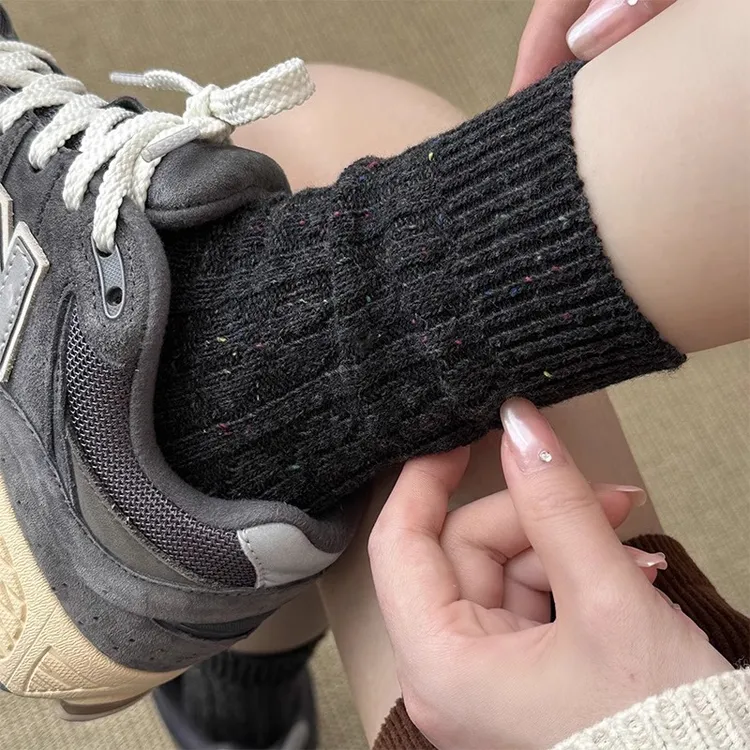羊毛袜子女中筒袜秋冬季加厚黑色保暖纯棉袜冬天复古韩版女款长袜