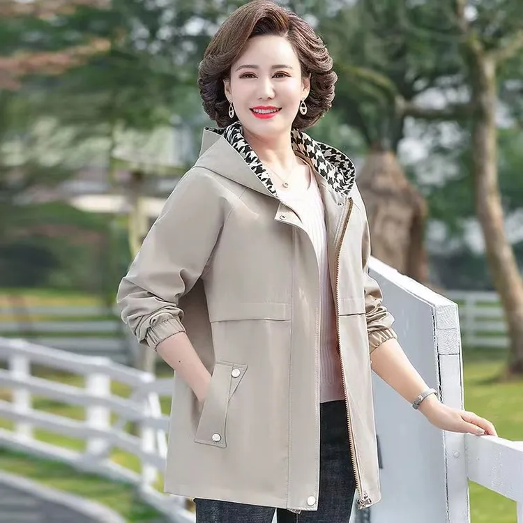 妈妈装外套2024春季新款50到60岁中老年人女装夹克薄款风衣女春装