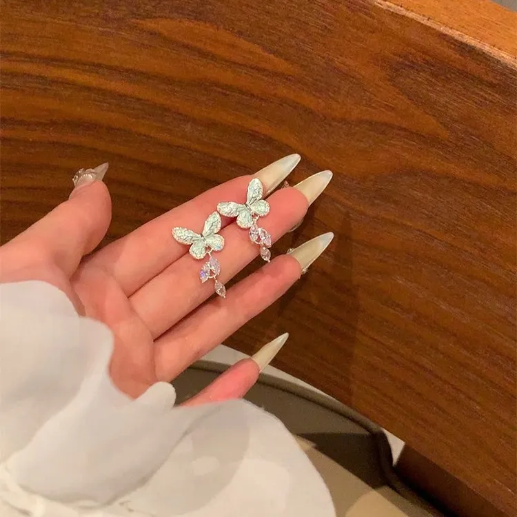 清冷蝴蝶耳环女轻奢小众设计高级感耳钉2025新款爆款气质时尚耳饰