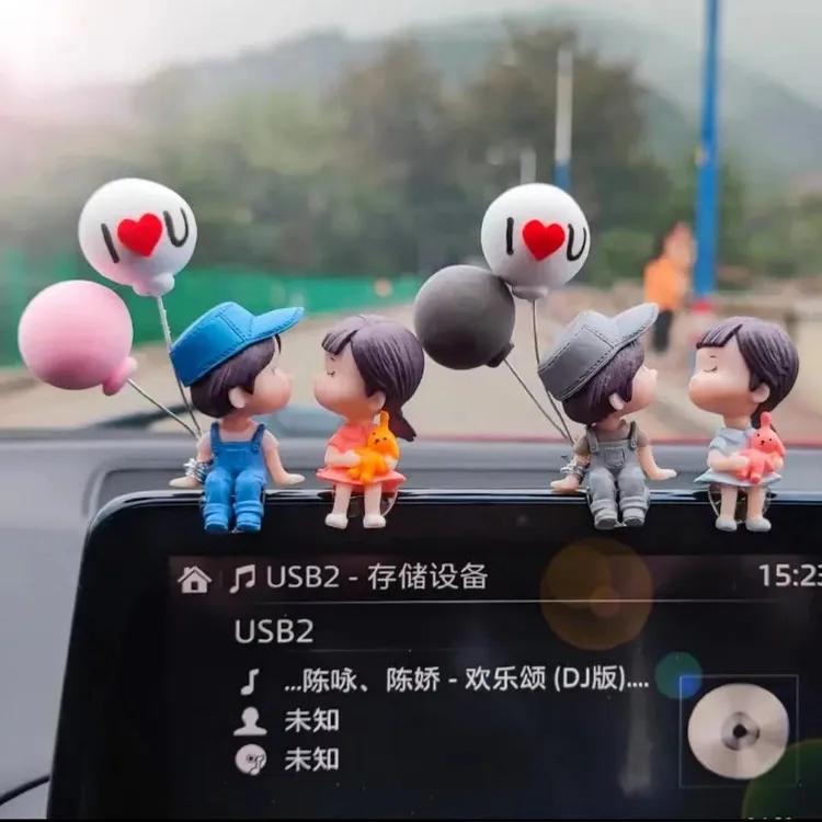 卡通情侣公仔小可爱装备车载显示屏气球装饰车内用品男女礼品