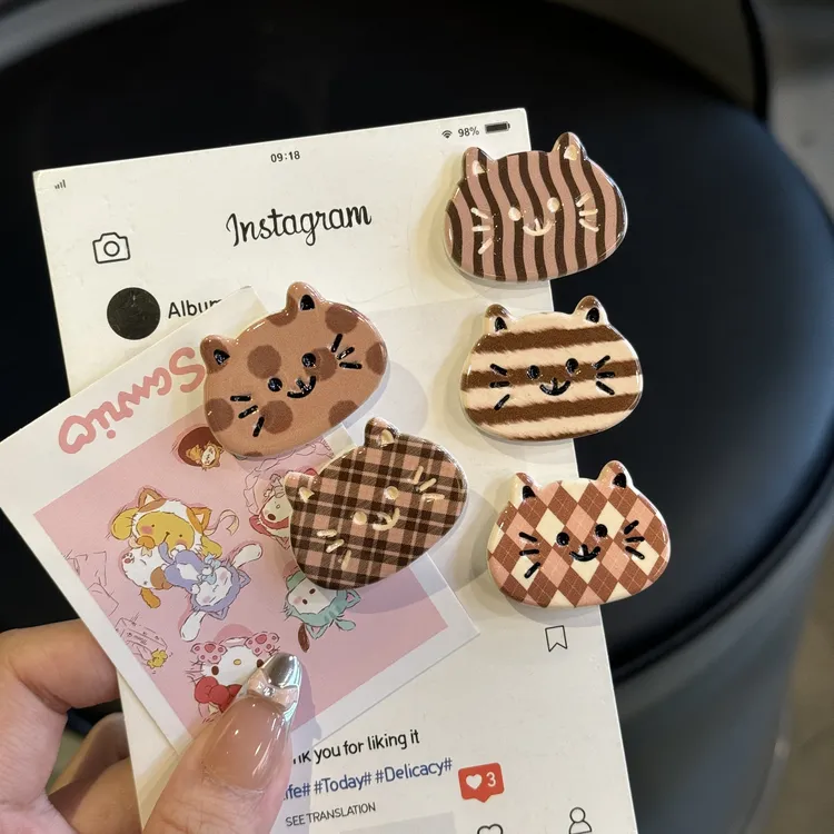 可爱格纹猫咪发夹卡通咖色系侧边刘海夹简约百搭碎发鸭嘴夹发卡