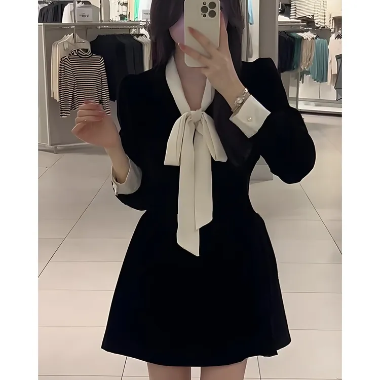 法式复古赫本风丝绒连衣裙女秋冬气质系带蝴蝶结修身小个子短裙女