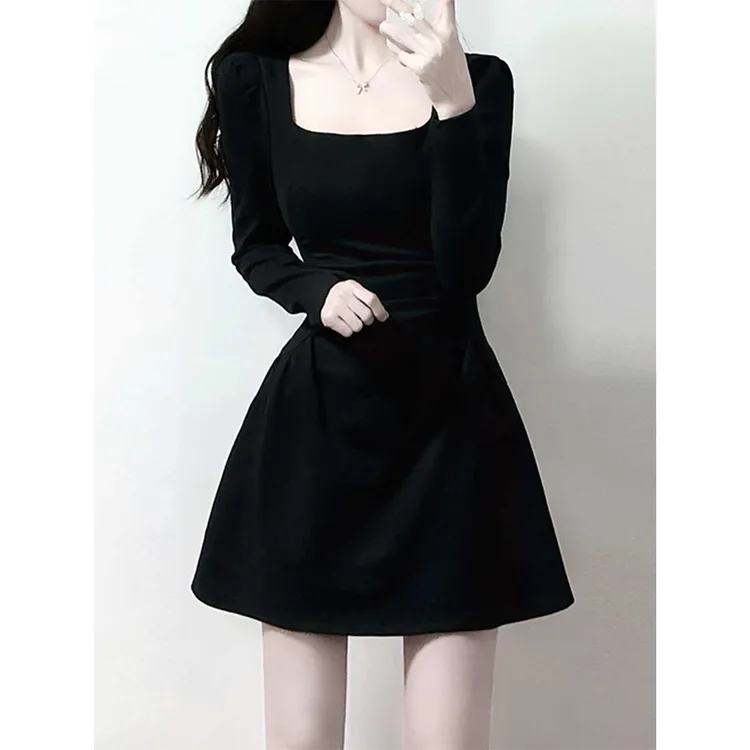 小个子方领丝绒小黑裙赫本风收腰高级感时髦纯欲风a字连衣裙秋冬