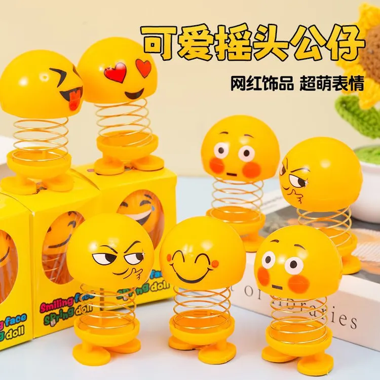 车载笑脸表情包弹簧摇头公仔汽车摆件弹跳仔网红车装饰品