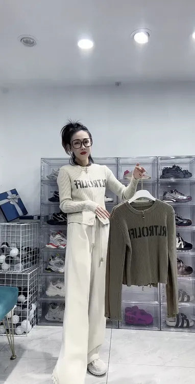 双拉链字母印花长袖针织开衫女秋冬新款韩系气质圆领短款毛衣 