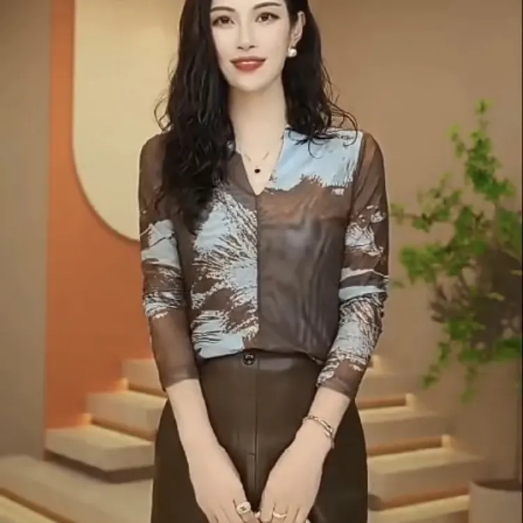 9036#v领网纱长袖t恤女修身打底衫秋季新款印花高级感洋气上衣