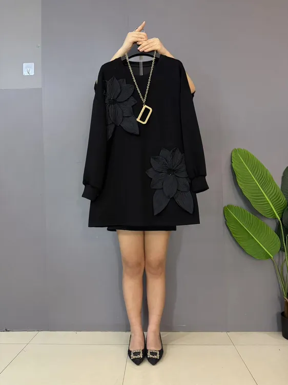 新款大码女装时尚韩版立体花朵设计百搭卫衣裙