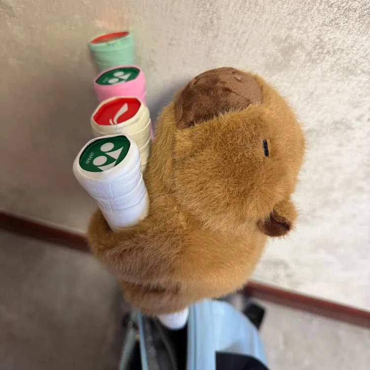 创意卡通毛绒卡皮巴拉羽毛球拍握把装饰玩偶网球拍公仔情侣礼品