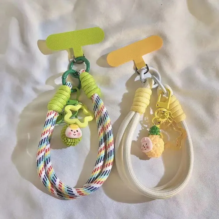 多巴胺ins草莓星星挂饰短款手提链吊坠腕带通用手机挂绳ccd相机女