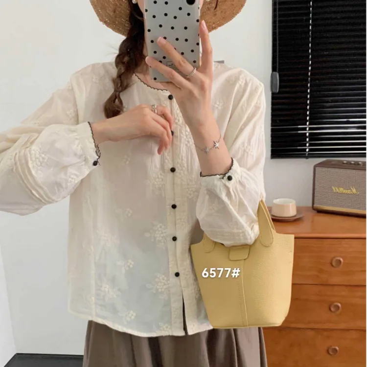 法式复古气质高级感绣花设计圆领宽松显瘦小衫