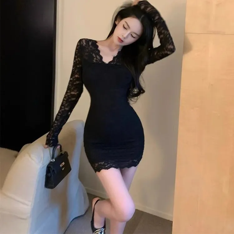 纯欲性感黑色V领蕾丝连衣裙秋冬季设计感修身显瘦长袖包臀打底裙