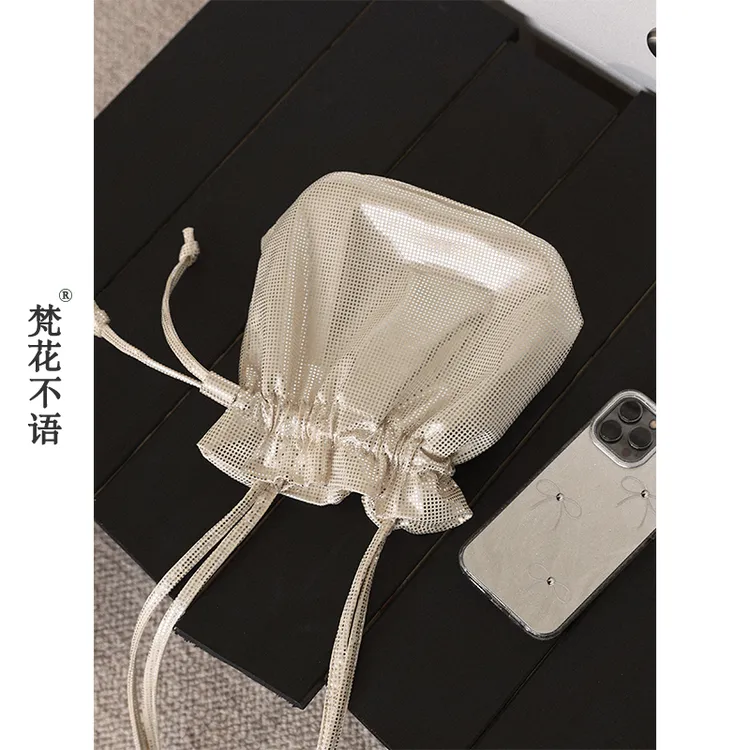 梵花不语新款女2025亮闪闪小巧福袋包高级感夏天单肩包抽绳水桶包