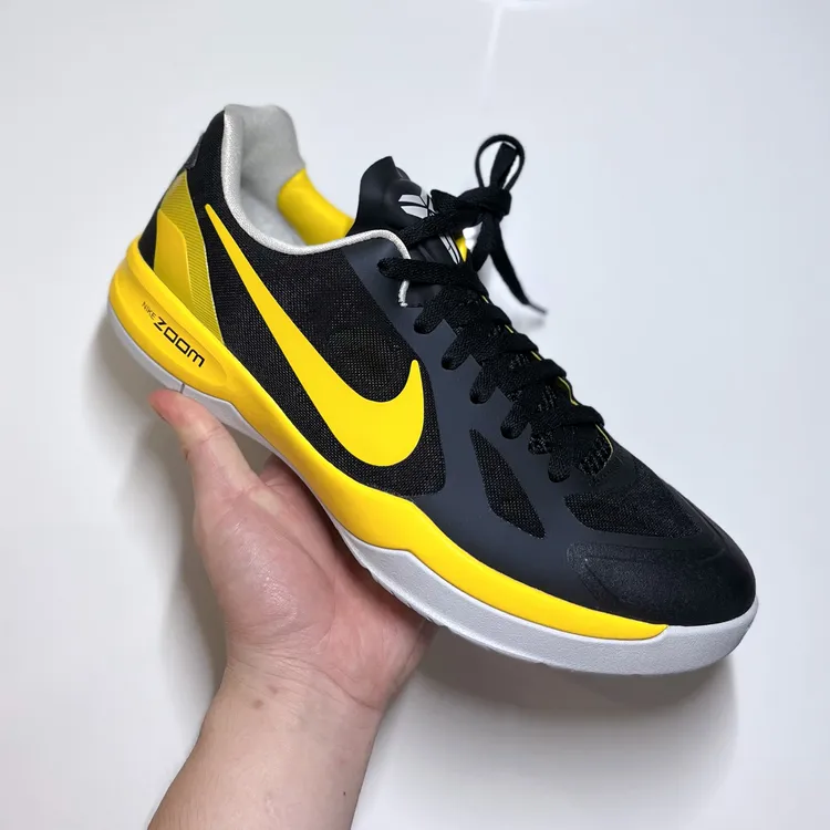 NIKE/未使用/42.5码/科比Black Mamba 24/无鞋盒/做工瑕疵/黑黄