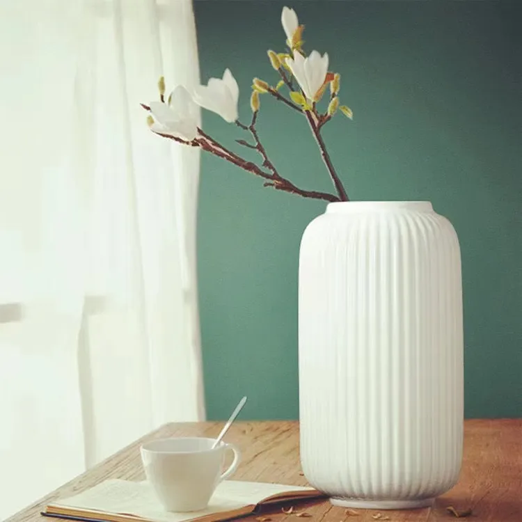现代简约陶瓷（条纹花瓶）