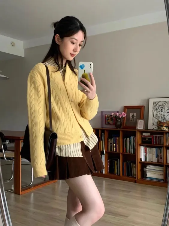 法式复古黄色针织衫女春秋设计感气质休闲百搭学院风毛衣开衫外套