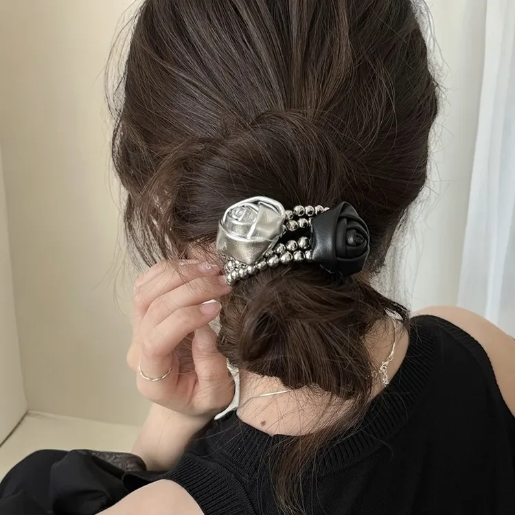 轻奢小香风立体玫瑰花头绳女2024新款甜酷辣妹风珠珠发绳发圈头饰