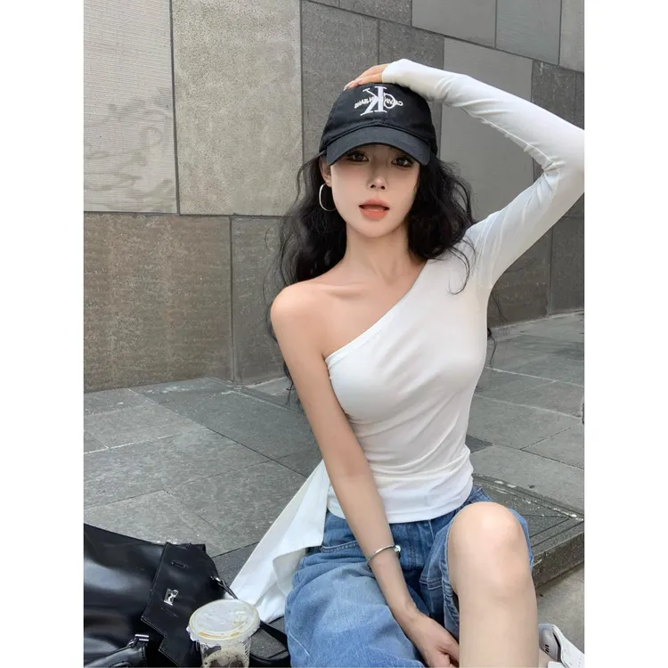 不规则斜肩长袖T恤女秋季设计感辣妹修身褶皱收腰白色打底衫上衣