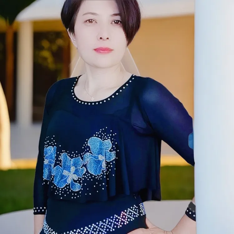 七海舞服三步踩女式水兵舞新款飘逸款广场舞时尚不连裆上衣镶钻