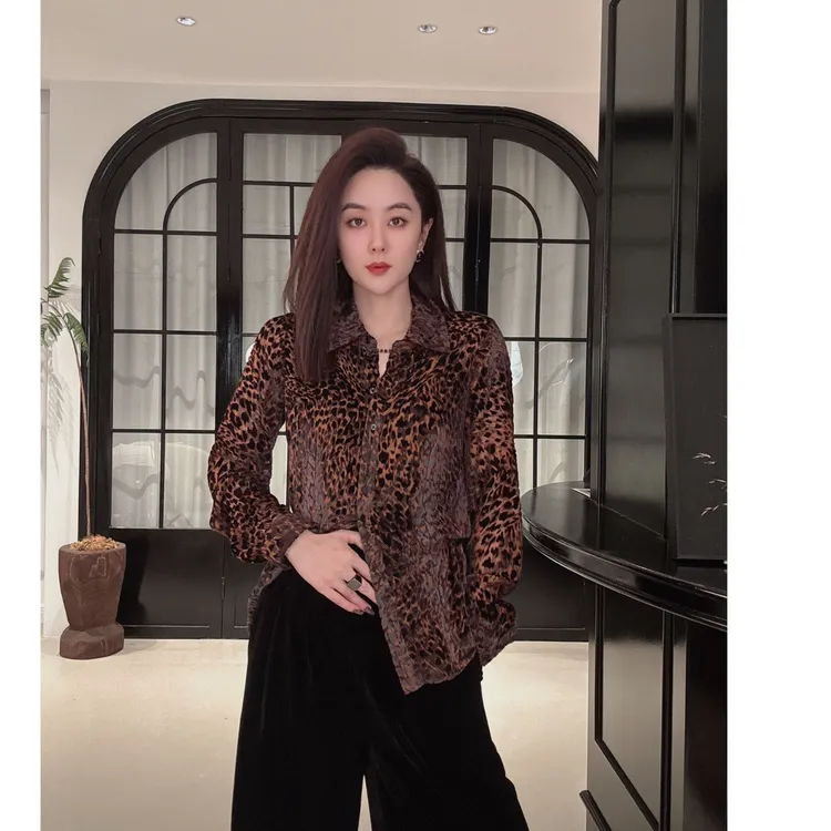 慕兰繁浮秋季新款气质时尚豹纹镂空丝绒高级显瘦衬衫ML-88659