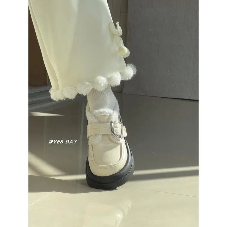 白色日系配裙子厚底加绒小皮鞋女2024冬季新款圆头魔术贴保暖棉鞋
