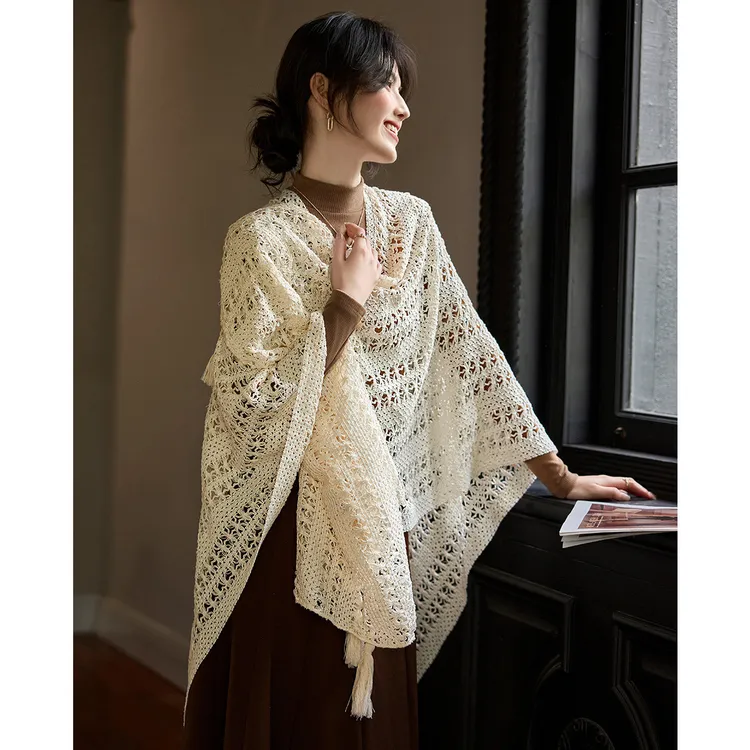 尚静南法假日流苏针织披肩2025春季新款慵懒风镂空宽松针织外套女