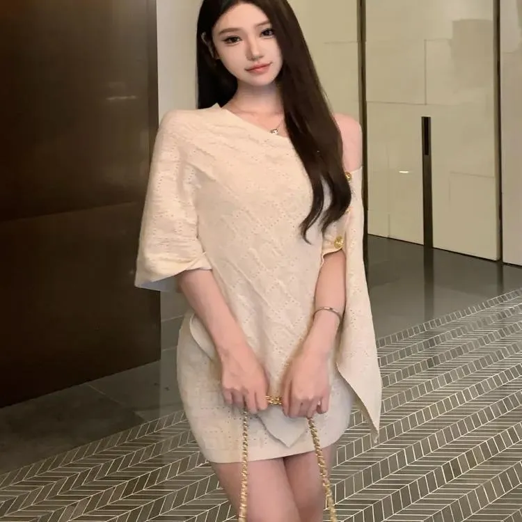 性感纯欲风气质内搭收腰吊带连衣裙女秋季新款辣妹高级感斗篷套装