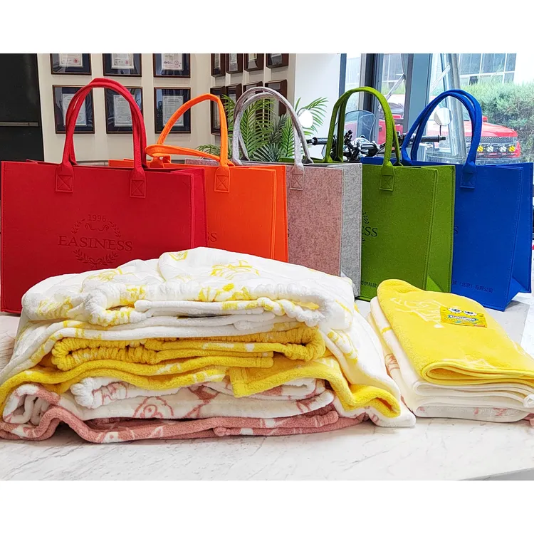 依之舍联名海绵宝宝珊瑚绒浴裙SPBYZS014