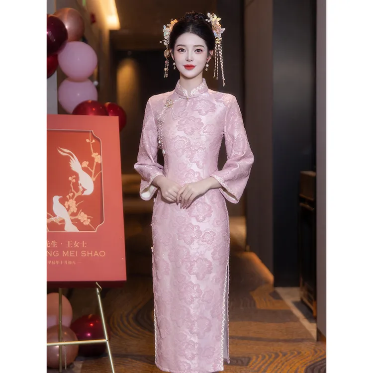 粉色加绒旗袍敬酒服新娘2024新款长袖新中式订婚礼服裙年轻款秋冬