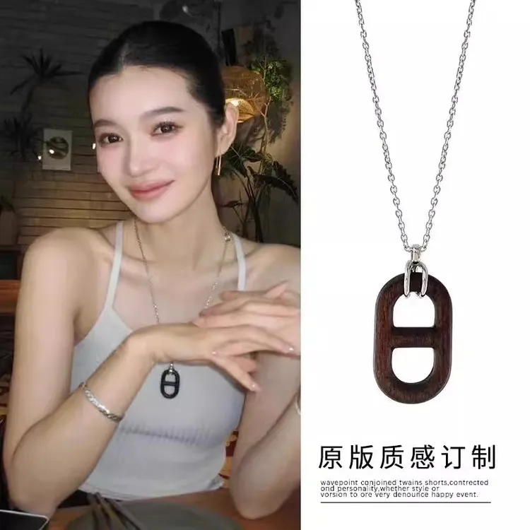 钛钢项链 猪鼻子吊坠项链女长款秋冬新款毛衣链气质时尚百搭配饰