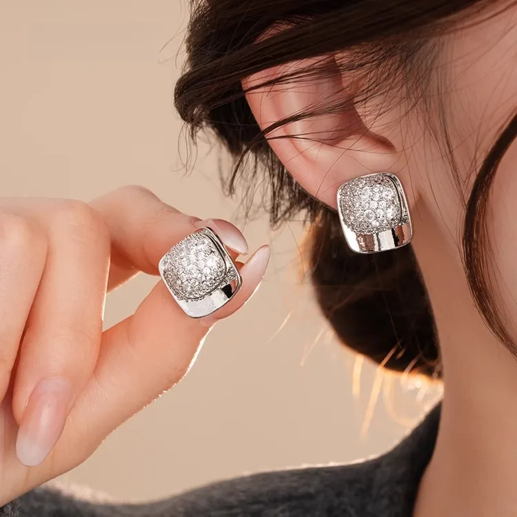 铜合金耳饰 法式轻奢精致锆石方形耳钉女新款百搭爆款简约耳环女