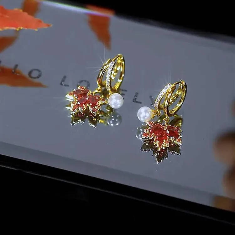 925银耳饰奢锆石枫叶耳环2024新款潮设计感时尚百搭仿珍珠耳扣气