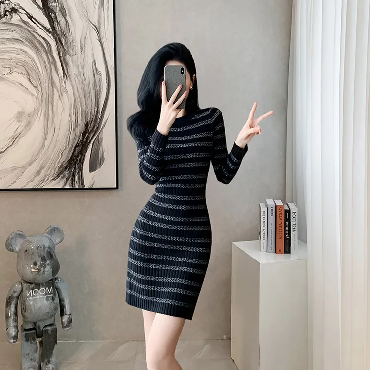 法式复古小香风条纹针织连衣裙女初秋新款气质名媛修身长袖包臀裙