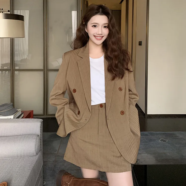 条纹西装短裙套装女春秋新款韩版宽松休闲小个子高级感炸街两件套